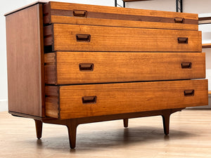 Dresser by Butilux Furniture